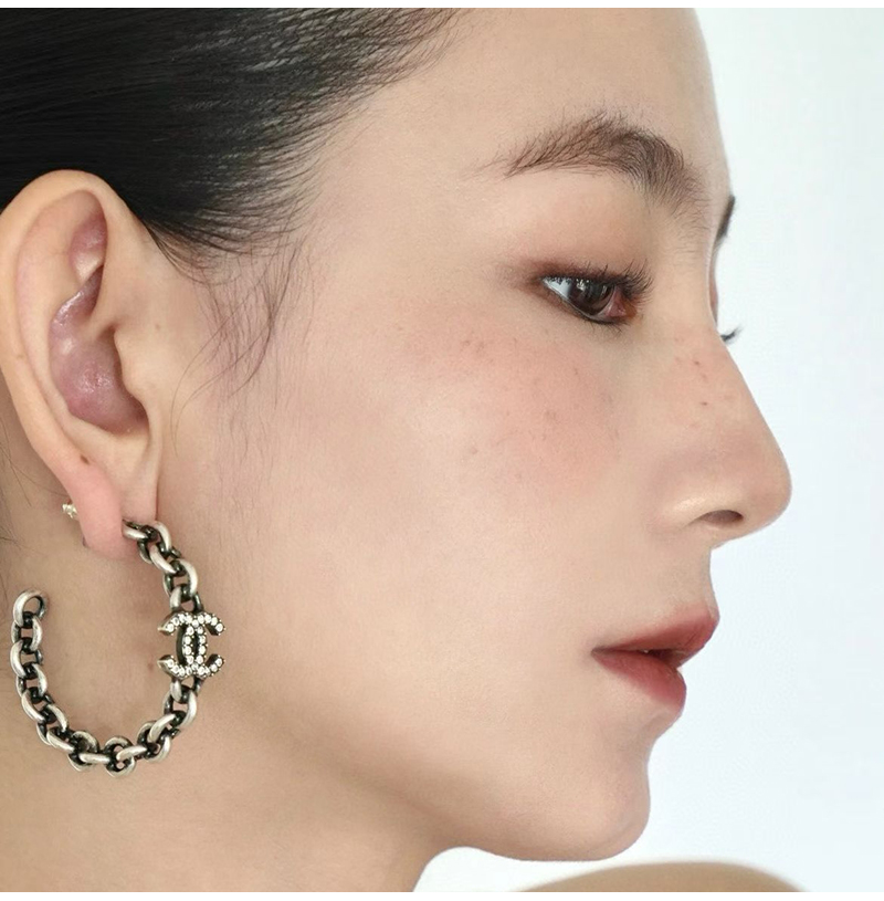 CHANEL-7524 샤넬 24A  오뜨 꾸뛰르 컬렉션 더블 C 실버 블랙 스와로브스키 크리스탈 이어링